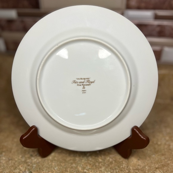 Vintage Iris Burgundy porcelain fine china plate from Fitz and Floyd - Picture 3 of 4